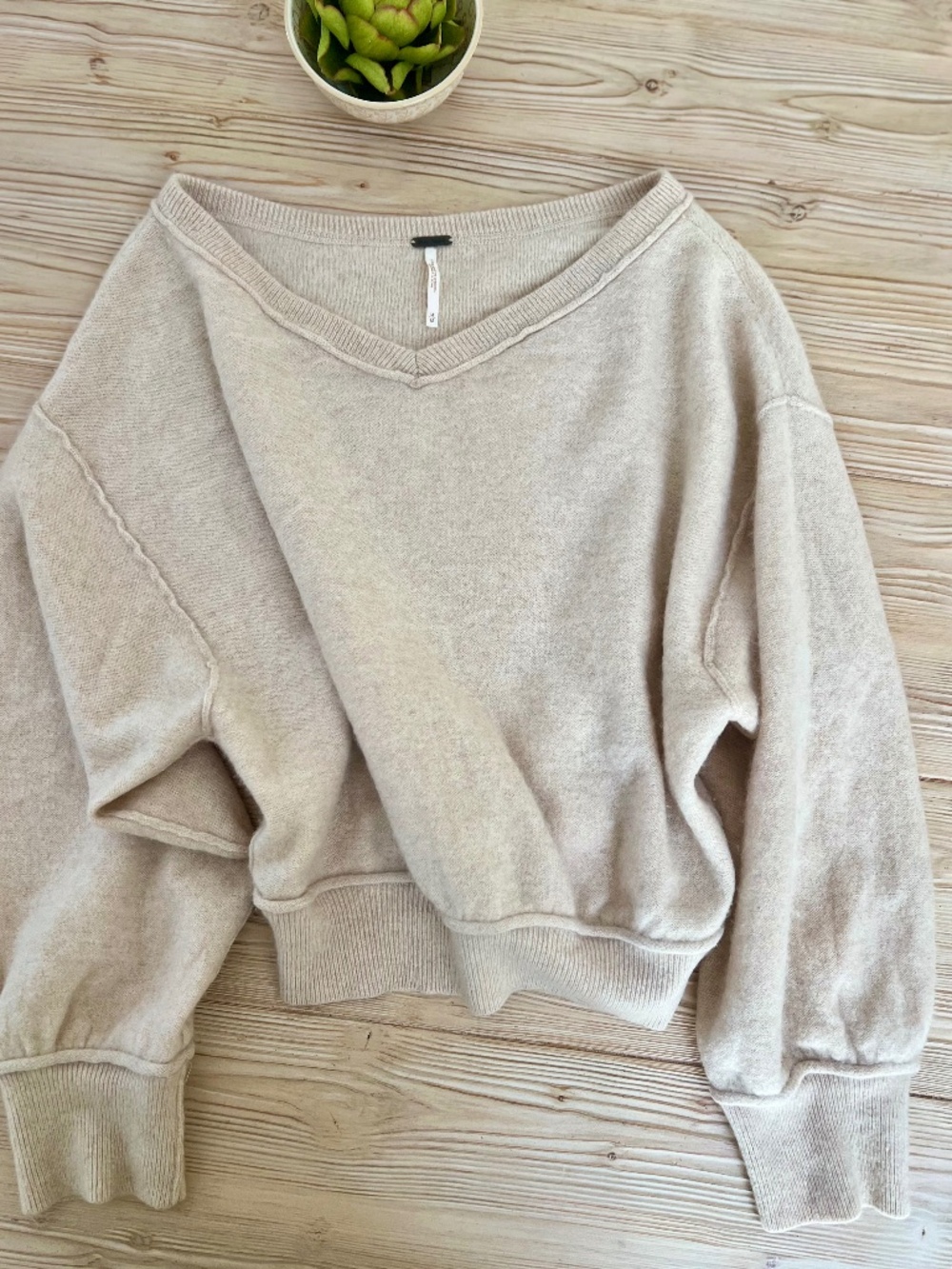 Free People We The Free 100% Cashmere Cropped V Neck Sweater M